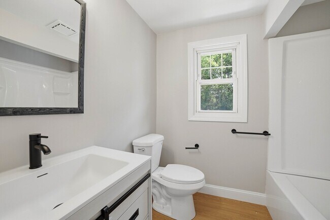 Building Photo - 44 Topsfield Cir