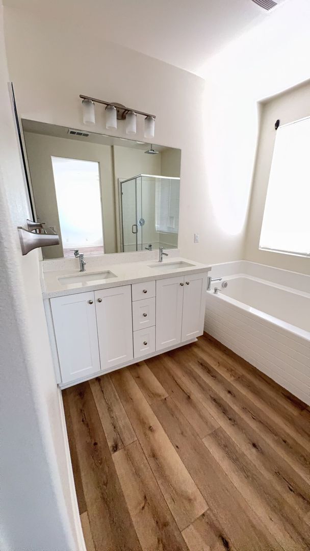 Building Photo - 3 BEDROOM VICTORVILLE HOME
