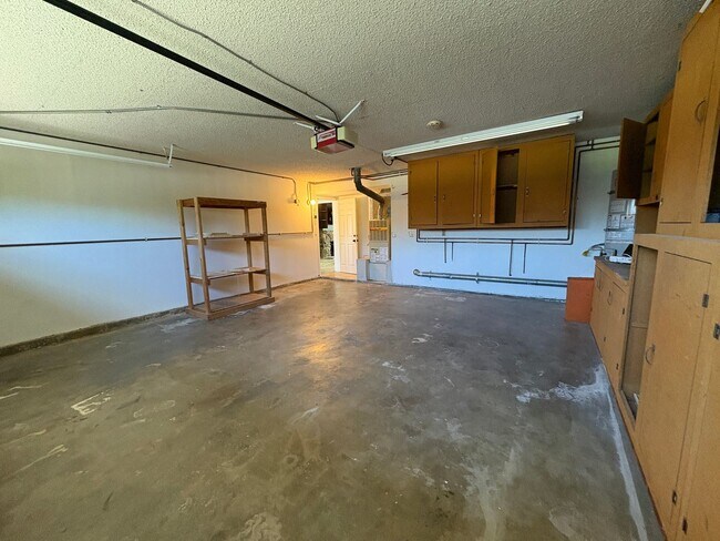 Building Photo - Spacious House - 2 stories - 4 Bedrooms + 2.5 Baths & large 2 car garage