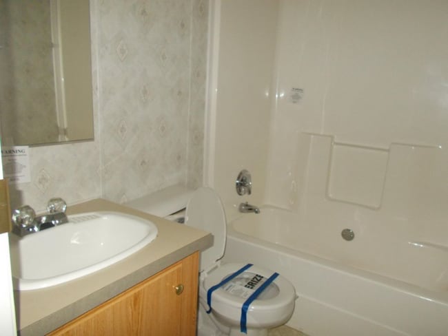 Building Photo - 422 Henry St