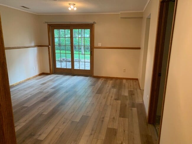 Building Photo - Nice 4 Bedroom 2 Bathroom house in Hudson