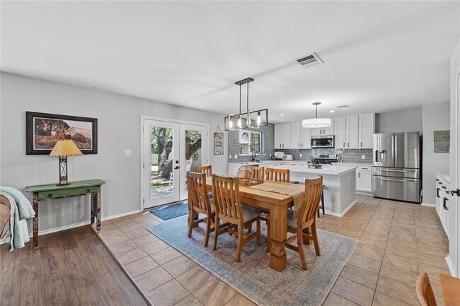 Building Photo - 201 S Sumac Ln