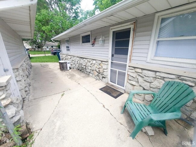 Building Photo - 3007 W Cypress Dr