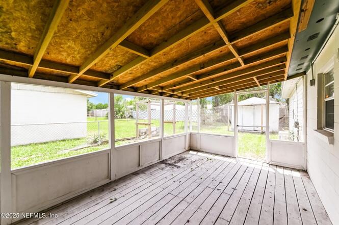 Building Photo - 10198 Luana Dr N