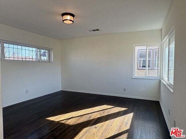 Building Photo - 333 N Detroit St