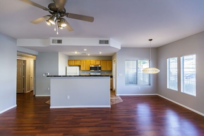 Building Photo - Downstairs condo located in Summerlin