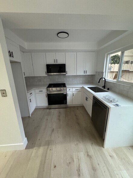 Building Photo - 8402 Larson Ave