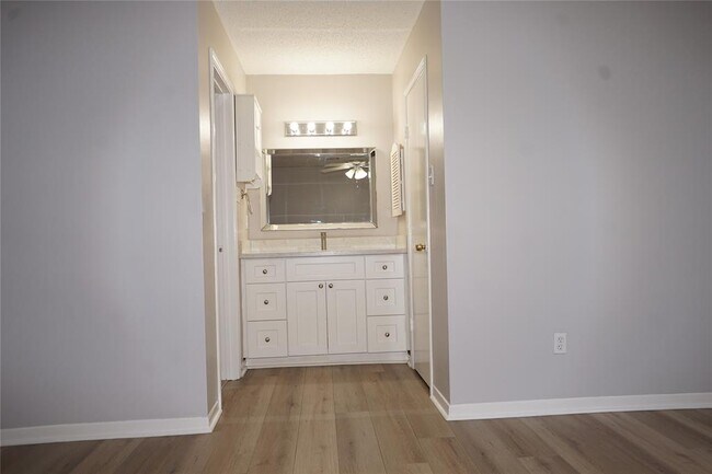 Building Photo - 3130 Windmill St