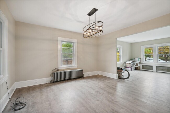 Building Photo - 1030 Glen Cove Ave