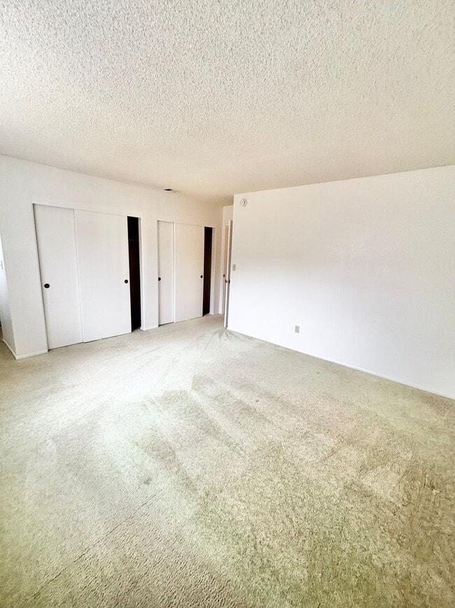Building Photo - Spacious 4 Bedroom Home Available Now!