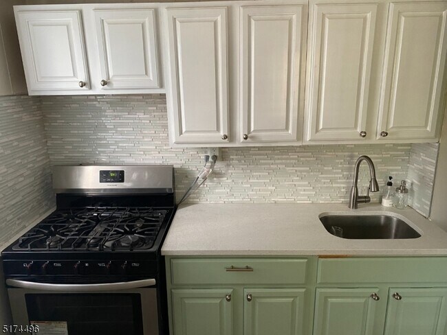 Building Photo - 33 High St