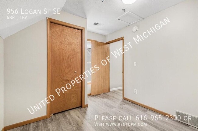 Building Photo - 956 Logan St SE