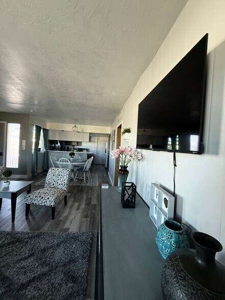 Building Photo - 2688 Daytona Ave