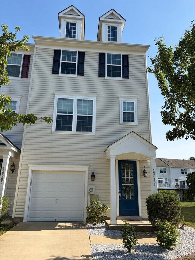 Building Photo - 43561 Marguerite Way