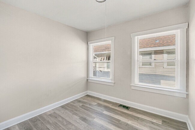 Building Photo - Beautiful 2 Bedroom 1 Bathroom house in Kansas City!