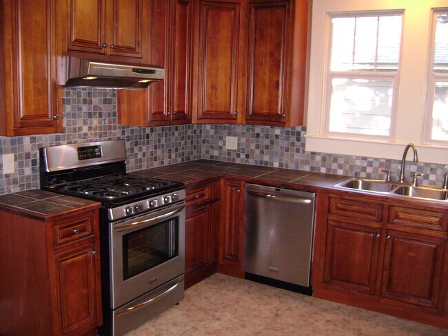 Primary Photo - 3 Bedroom 2 bath home