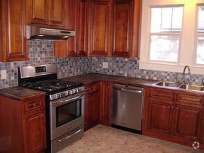 Building Photo - 3 Bedroom 2 bath home