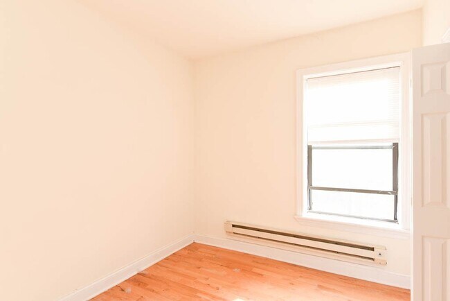 Building Photo - 3832 N Fremont St