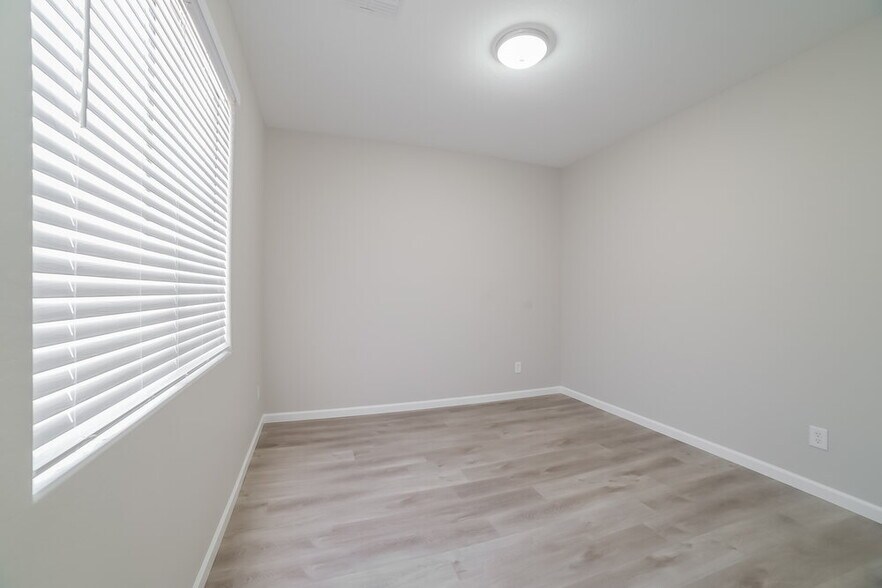 Building Photo - 6357 S Blake St