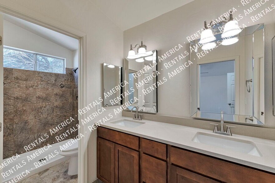 Building Photo - 3460 W Sky Ridge Loop