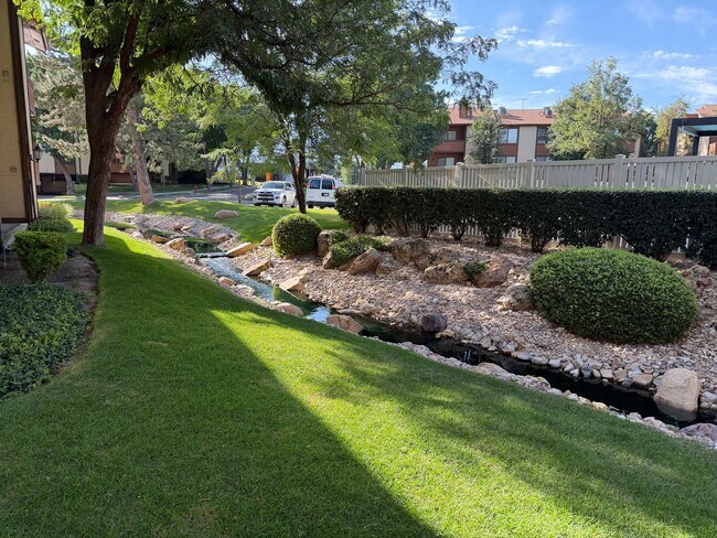 Building Photo - 6884 Countrywoods Cir