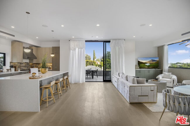 Building Photo - 10563 Ashton Ave