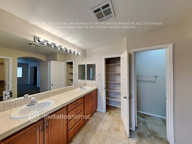 Building Photo - 8344 S Pioneer Way