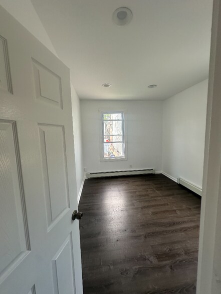 Building Photo - 41 Hinsdale Pl