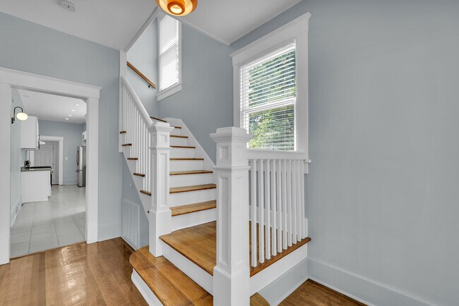 Building Photo - 537 E 40th St