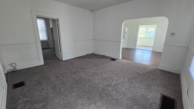 Building Photo - 2 Bed - 2 Bath Home, Muncie's North Side!