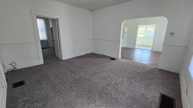 Building Photo - 3 Bed - 2 Bath Home, Muncie's North Side!