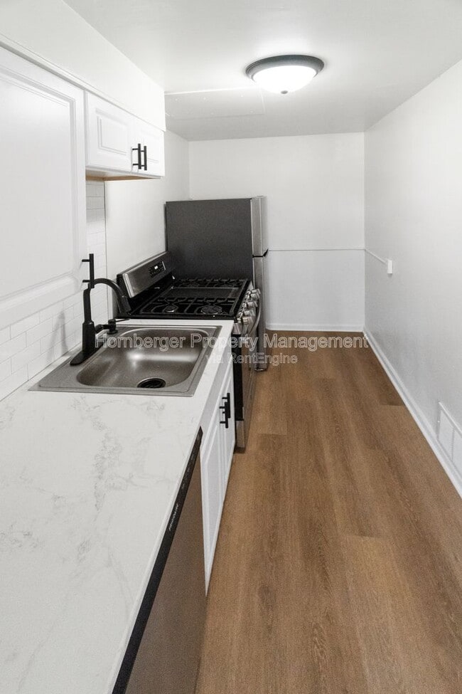 Building Photo - 1911 W 2nd Ave