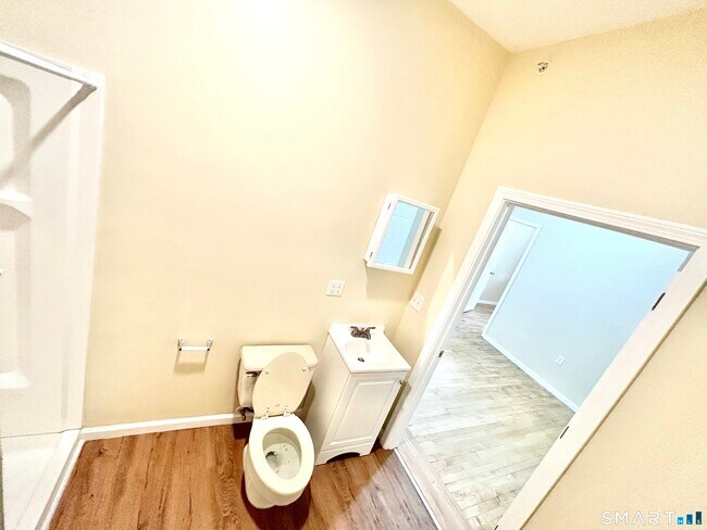 Building Photo - 135 W Main St