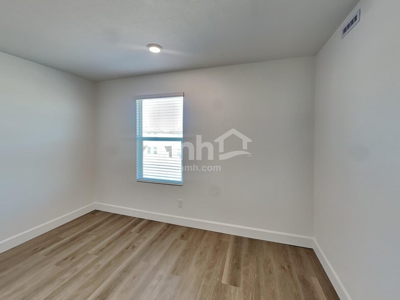 Building Photo - 6428 Marthas Vineyard Ave