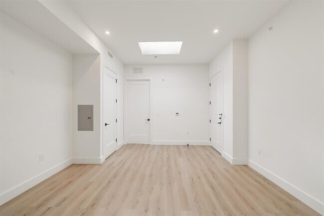 Building Photo - 491 Broadway
