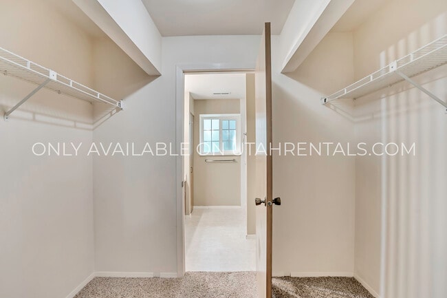 Building Photo - 7755 S Briarsprings Dr