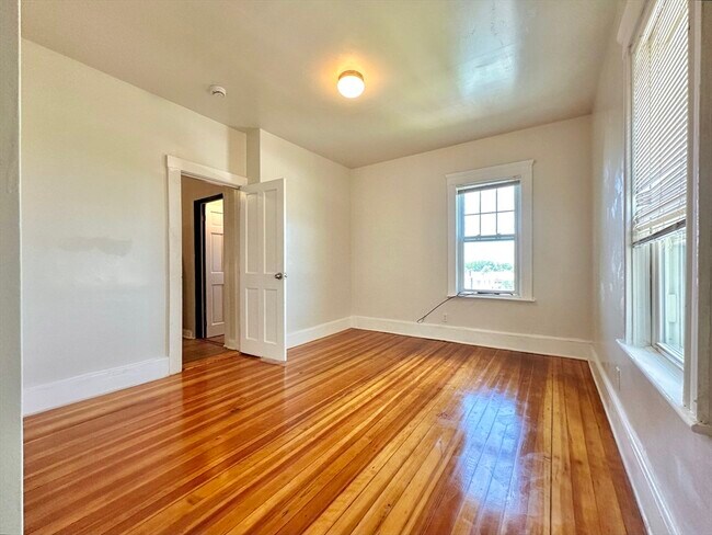 Building Photo - 20 Peverell St