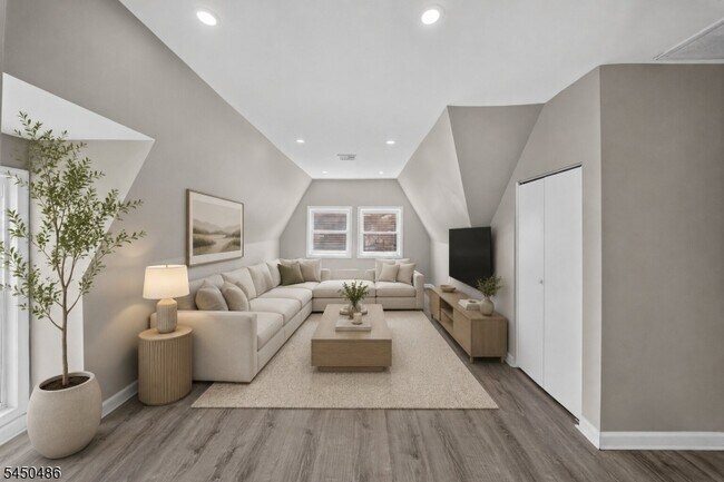 Building Photo - 467 Summer Ave
