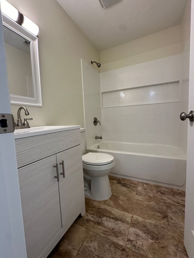 Building Photo - 302 Carroll Dr