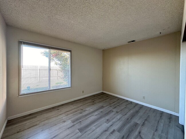 Building Photo - Three Bedroom - Country Living