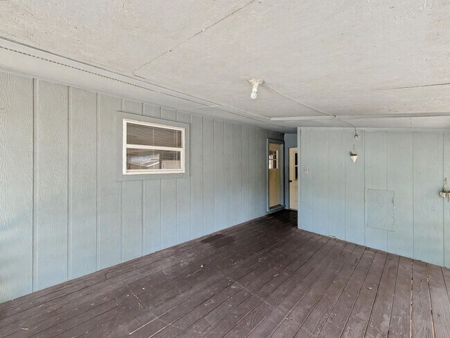 Building Photo - 16 Evesham Ln