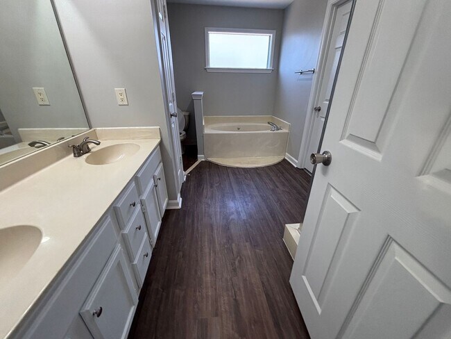 Building Photo - 1231 Beaver Trail Dr