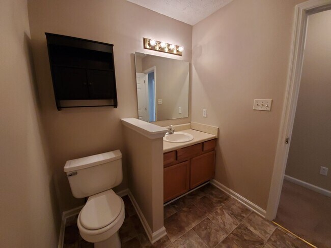 Building Photo - 8714 Tangletree Dr