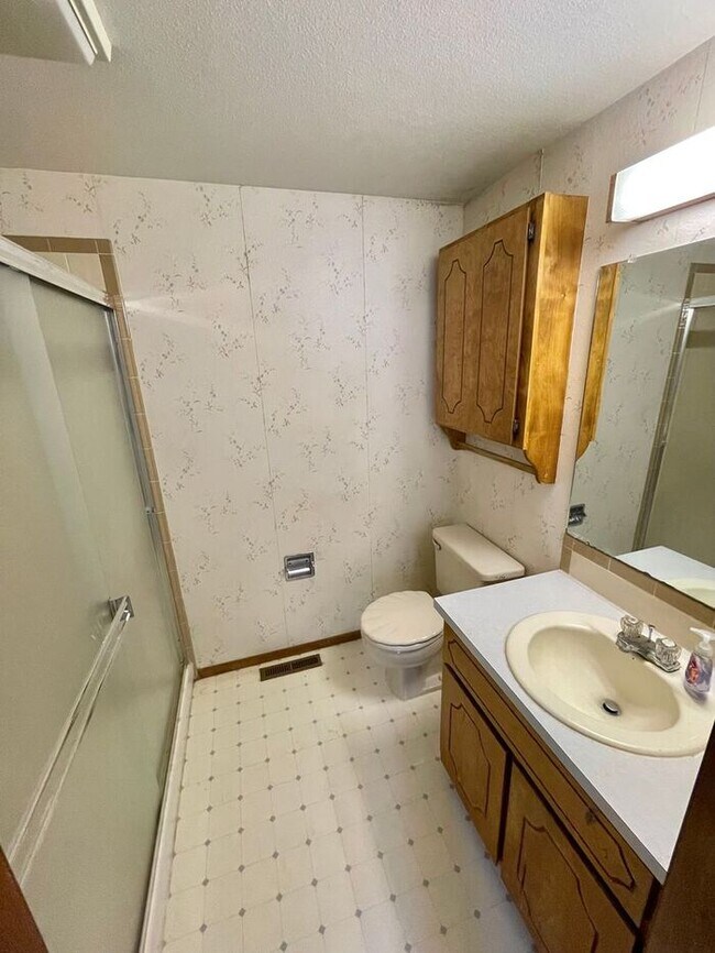 Building Photo - Large 3 Bedroom, 2 Bathroom Home in North Loveland