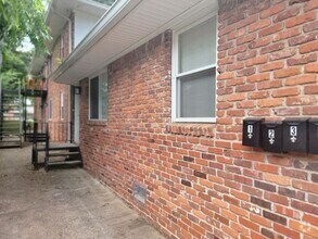 Building Photo - Renovated - Minutes ATL, East Point, Colle...