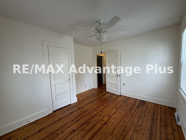 Building Photo - 711 Monroe St
