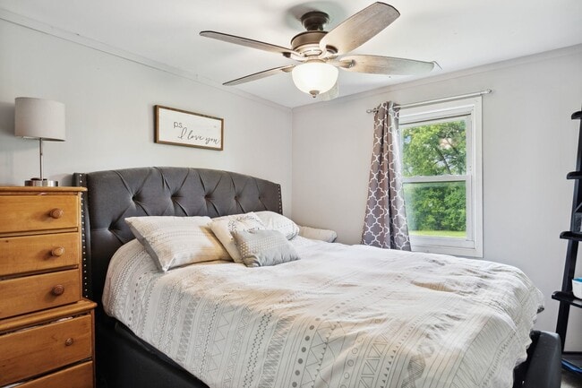 Building Photo - 300 Pauline Ave