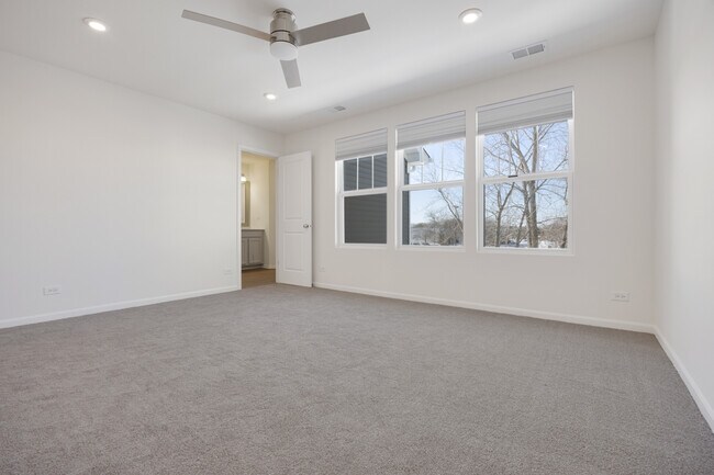 Building Photo - 537 Watercress Dr