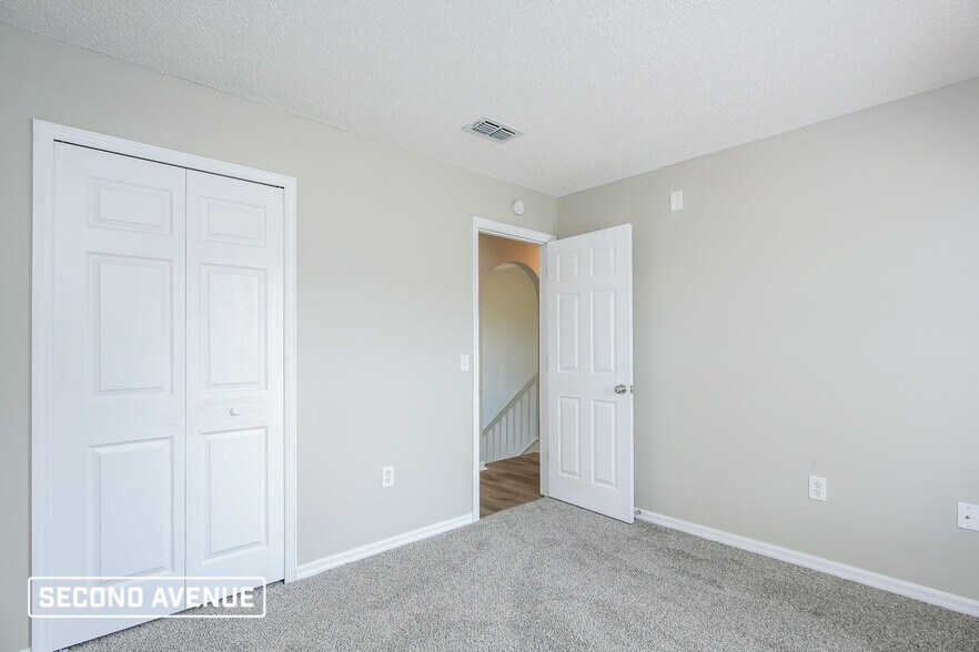 Building Photo - 12042 Villa Rd