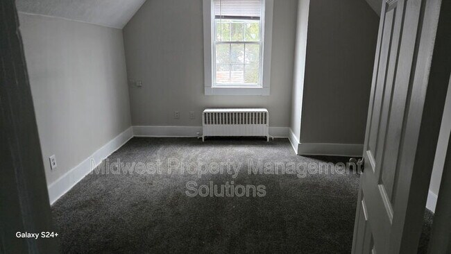 Building Photo - 1422 Central Ave